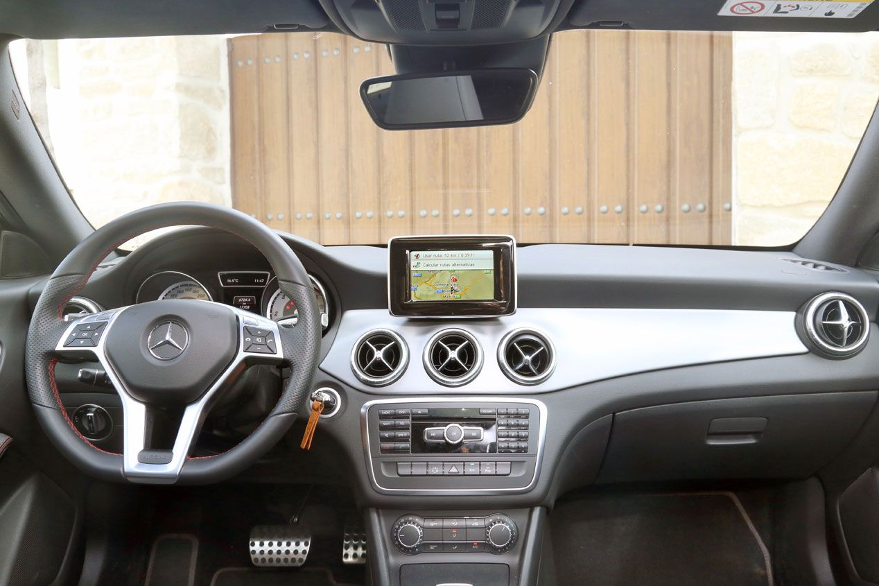Comparativa: Mercedes CLA 220 CDI vs Mercedes C 220 BlueTEC