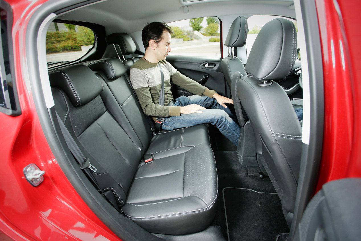 Comparativa: Peugeot 208 1.6 e-HDi vs Toyota Yaris 1.4 D-4D