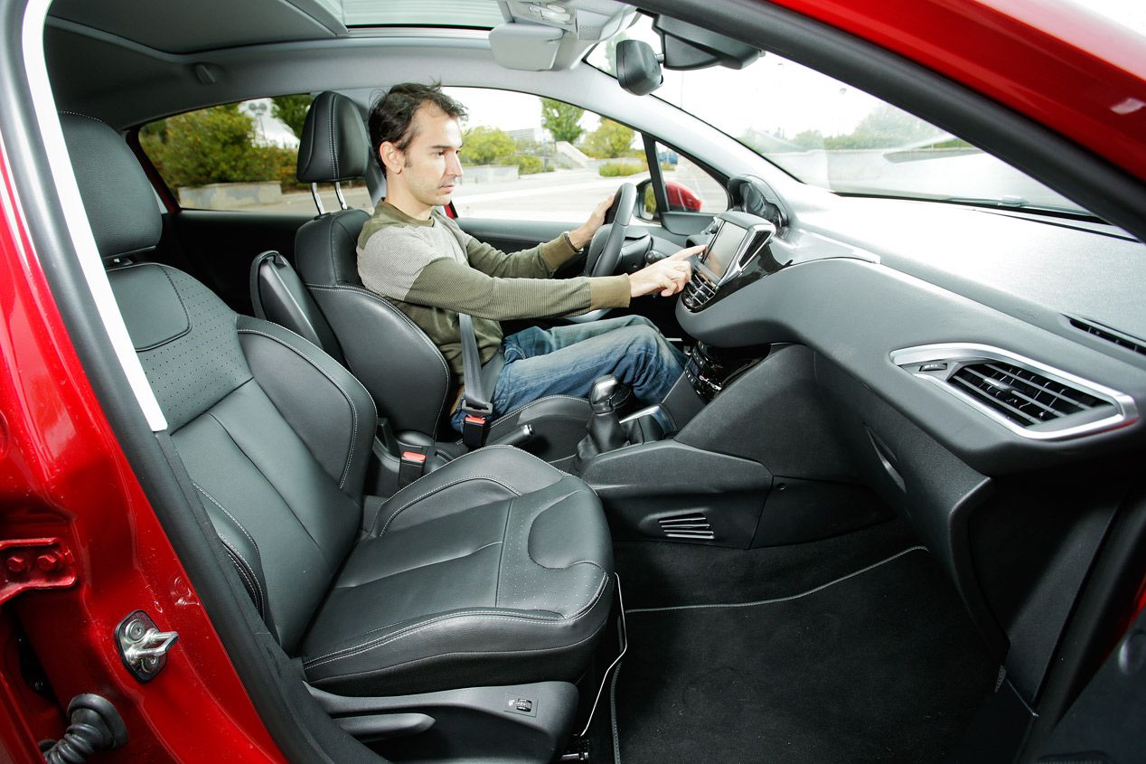 Comparativa: Peugeot 208 1.6 e-HDi vs Toyota Yaris 1.4 D-4D