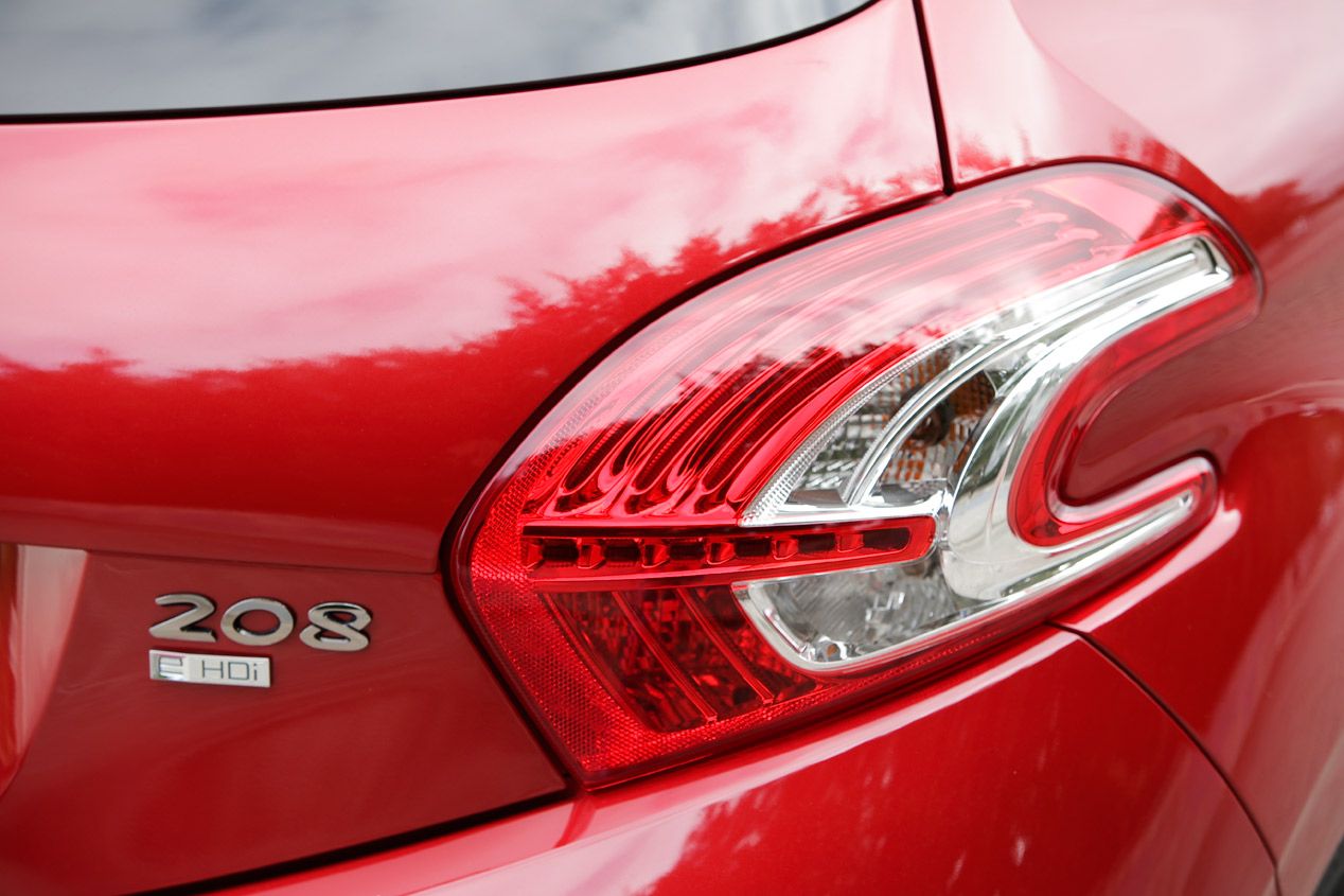 Comparativa: Peugeot 208 1.6 e-HDi vs Toyota Yaris 1.4 D-4D