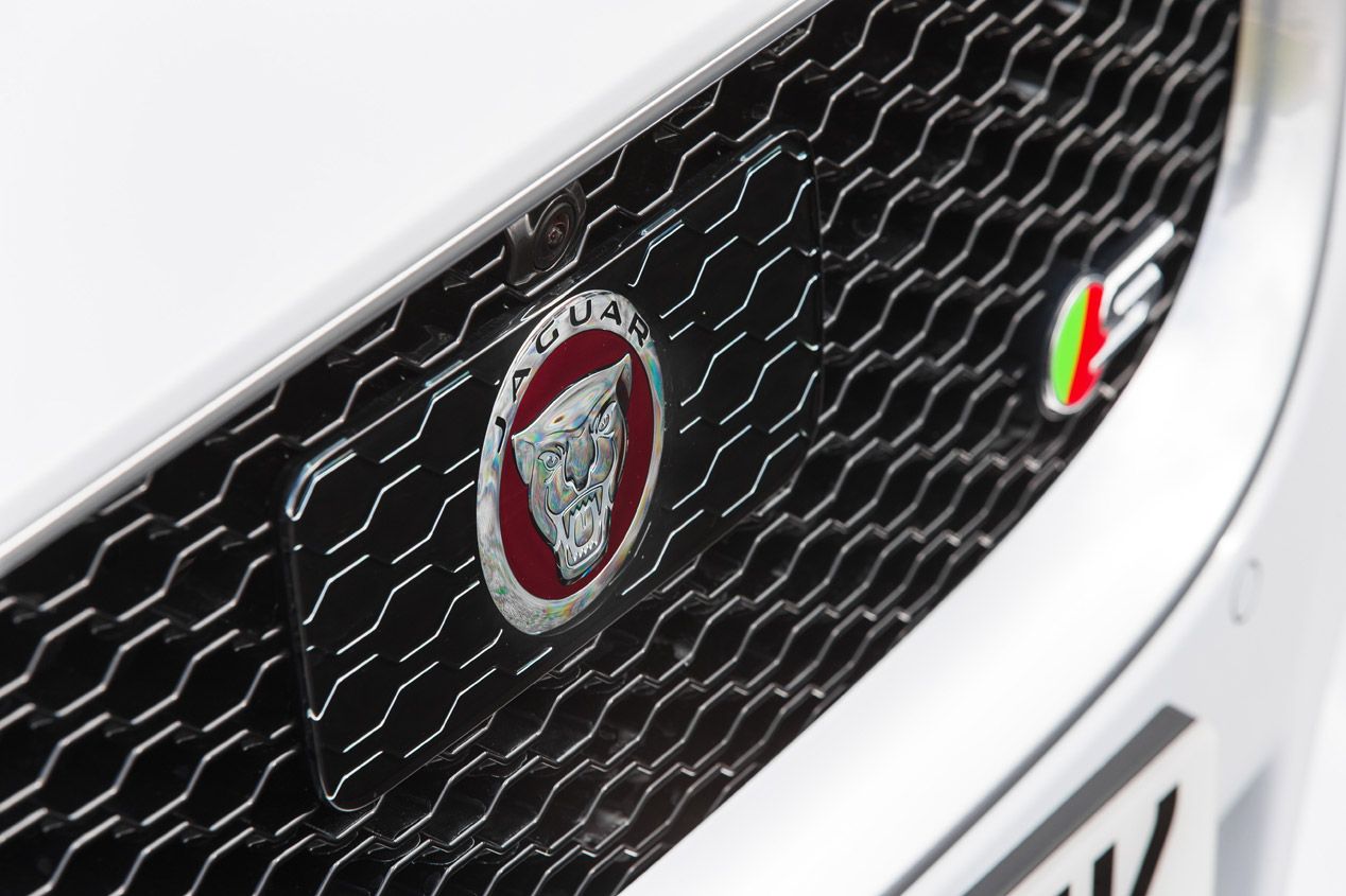 Contacto: nuevo Jaguar XE