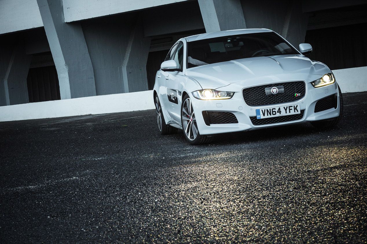 Contacto: nuevo Jaguar XE