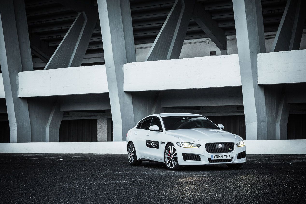 Contacto: nuevo Jaguar XE