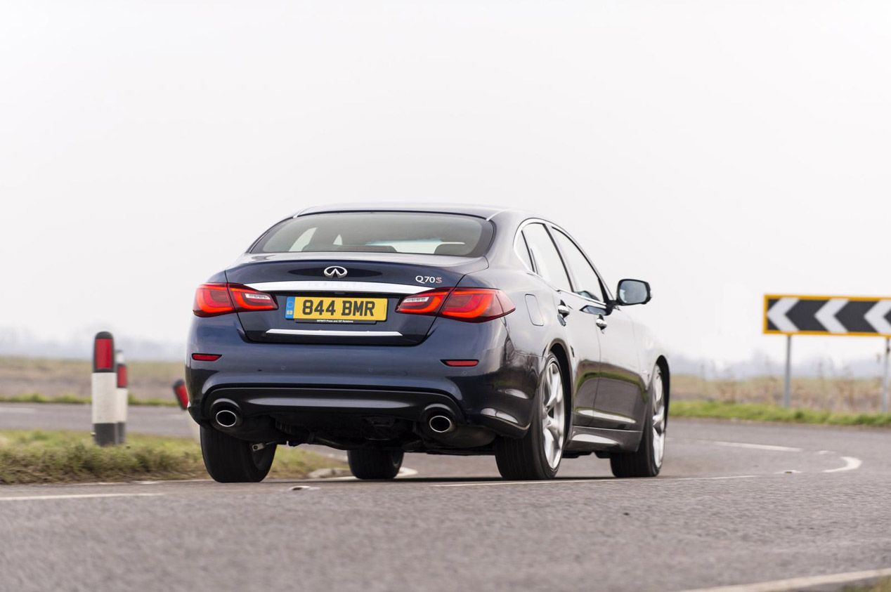 Nuevo Infiniti Q70 2015