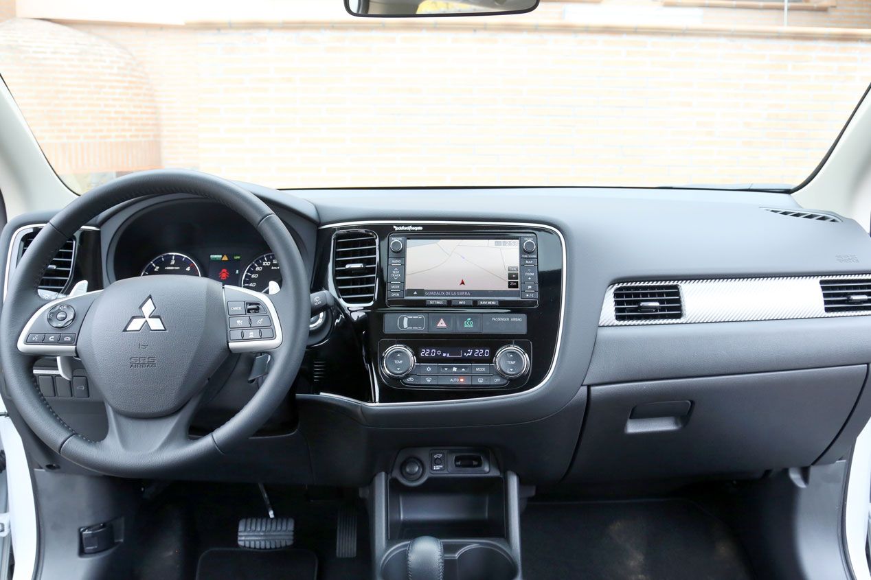 Comparativa: Mitsubishi Outlander 220 DI-D 150 4WD 7 plz vs Nissan X-Trail   1.6 dCi 130 4x4-i 7 plz