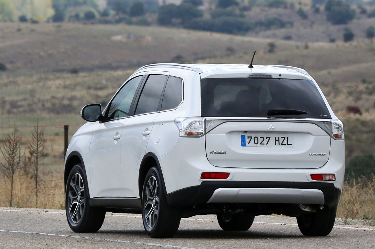 Comparativa: Mitsubishi Outlander 220 DI-D 150 4WD 7 plz vs Nissan X-Trail   1.6 dCi 130 4x4-i 7 plz