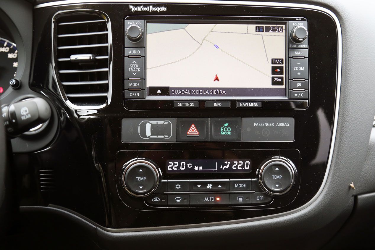 Comparativa: Mitsubishi Outlander 220 DI-D 150 4WD 7 plz vs Nissan X-Trail   1.6 dCi 130 4x4-i 7 plz