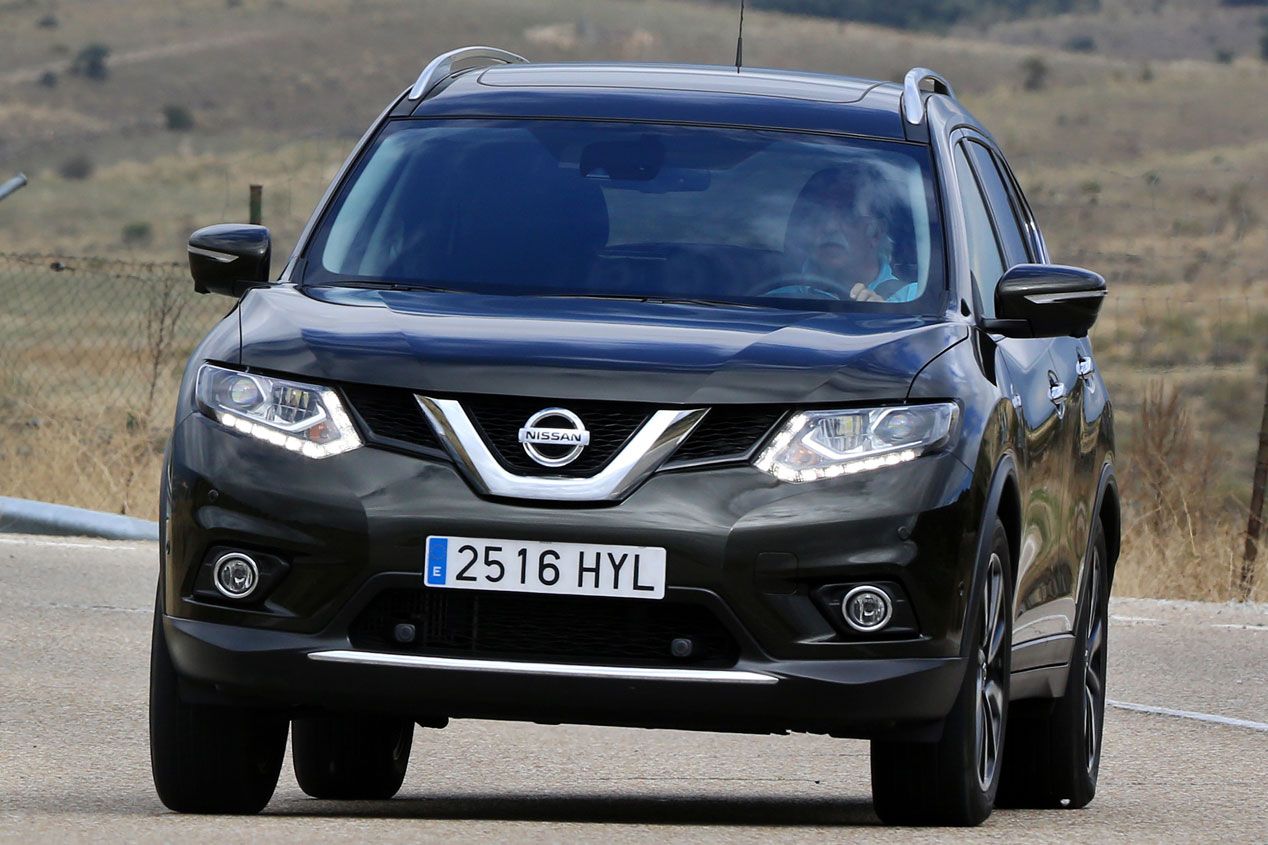 Comparativa: Mitsubishi Outlander 220 DI-D 150 4WD 7 plz vs Nissan X-Trail   1.6 dCi 130 4x4-i 7 plz