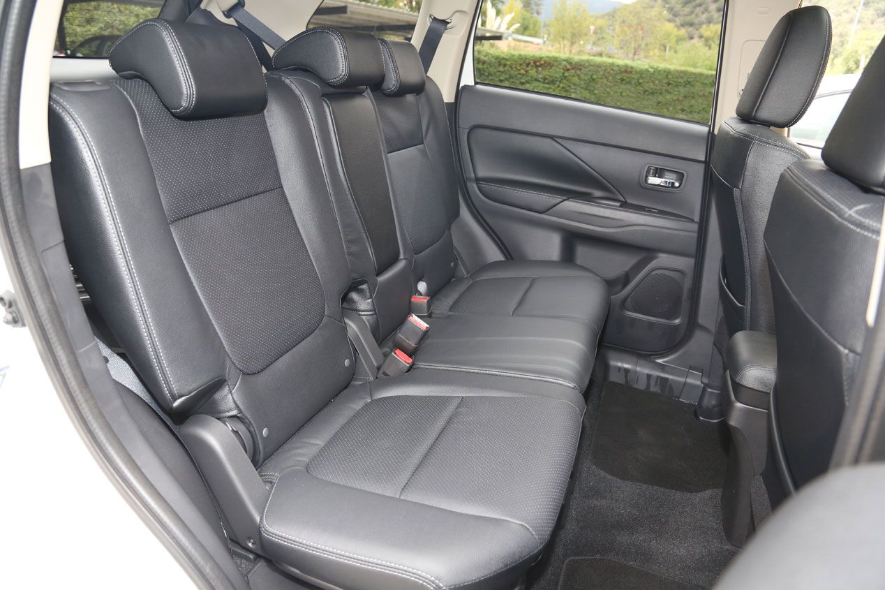 Comparativa: Mitsubishi Outlander 220 DI-D 150 4WD 7 plz vs Nissan X-Trail   1.6 dCi 130 4x4-i 7 plz
