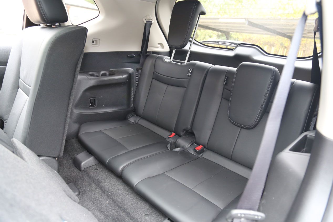 Comparativa: Mitsubishi Outlander 220 DI-D 150 4WD 7 plz vs Nissan X-Trail   1.6 dCi 130 4x4-i 7 plz