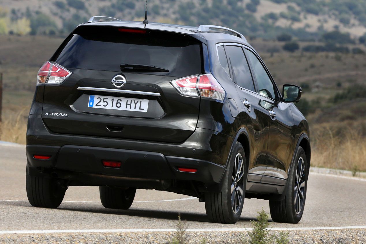 Comparativa: Mitsubishi Outlander 220 DI-D 150 4WD 7 plz vs Nissan X-Trail   1.6 dCi 130 4x4-i 7 plz