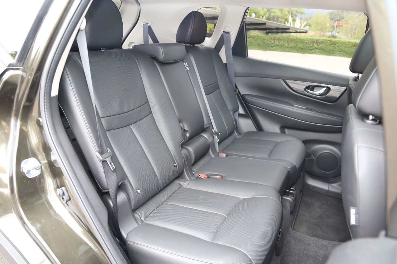 Comparativa: Mitsubishi Outlander 220 DI-D 150 4WD 7 plz vs Nissan X-Trail   1.6 dCi 130 4x4-i 7 plz