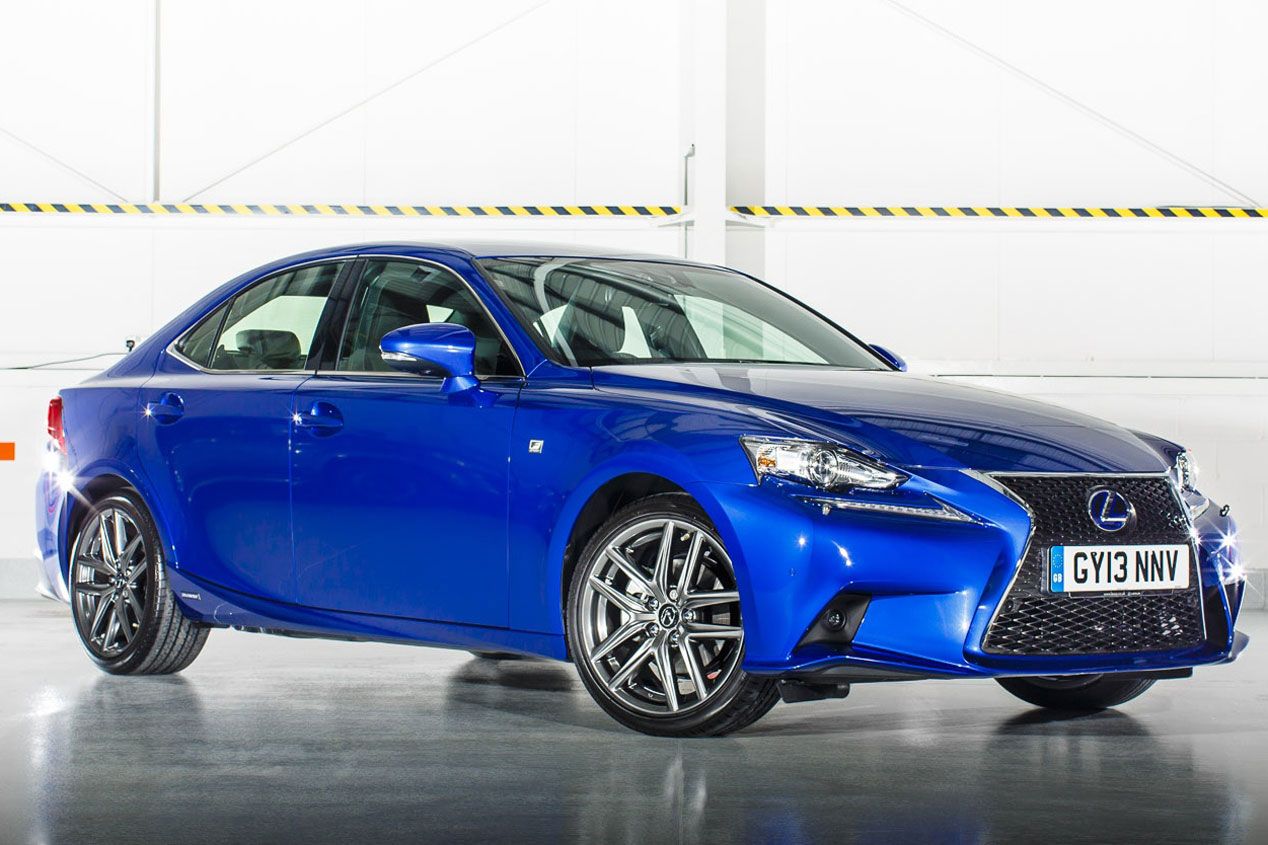 Las siglas de los Lexus