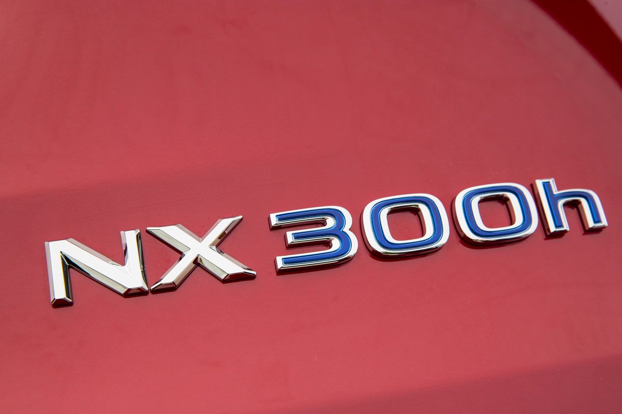 Las siglas de los Lexus