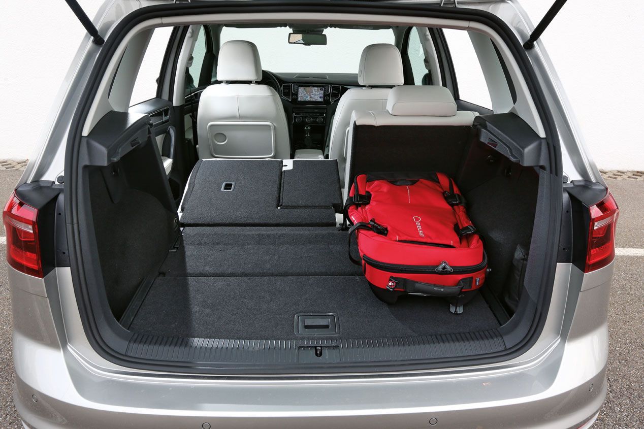Comparativa: BMW 218d Active Tourer - VW Golf Sportsvan 2.0 TDi, cantidad y calidad