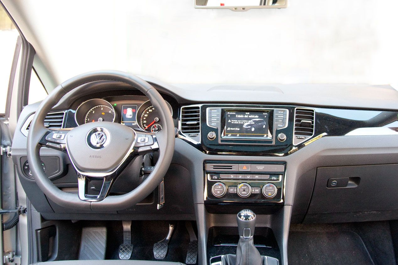 Comparativa: BMW 218d Active Tourer - VW Golf Sportsvan 2.0 TDi, cantidad y calidad