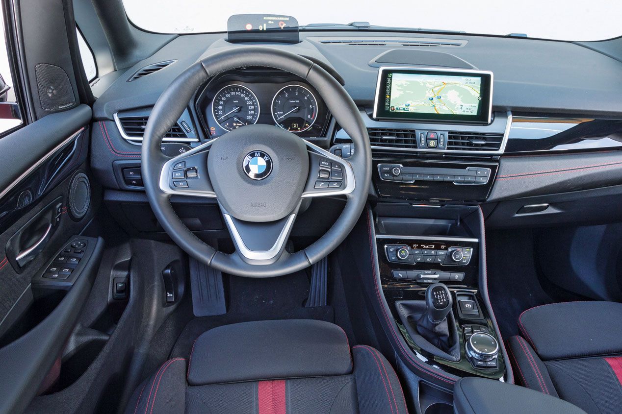 Comparativa: BMW 218d Active Tourer - VW Golf Sportsvan 2.0 TDi, cantidad y calidad