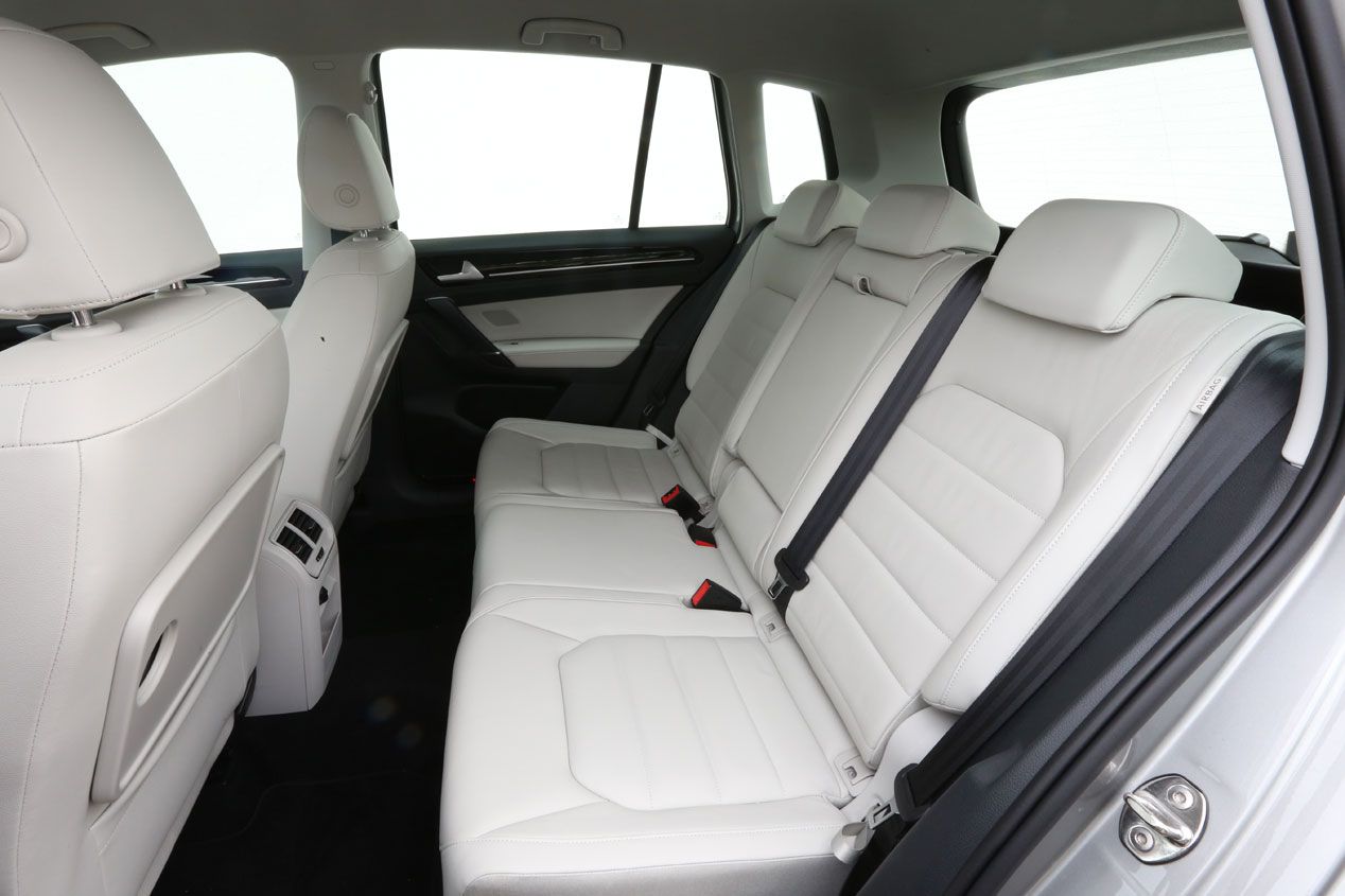 Comparativa: BMW 218d Active Tourer - VW Golf Sportsvan 2.0 TDi, cantidad y calidad