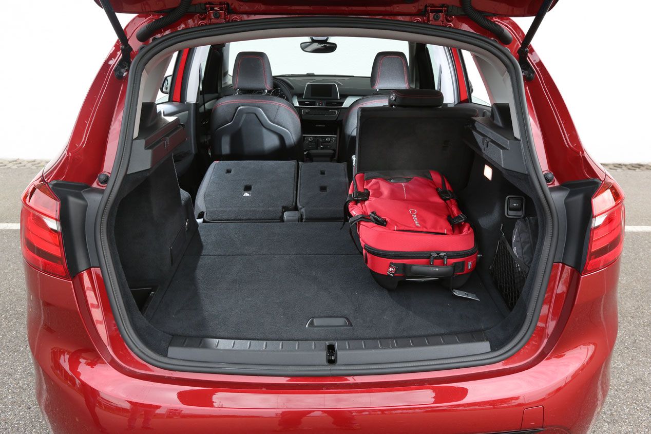 Comparativa: BMW 218d Active Tourer - VW Golf Sportsvan 2.0 TDi, cantidad y calidad