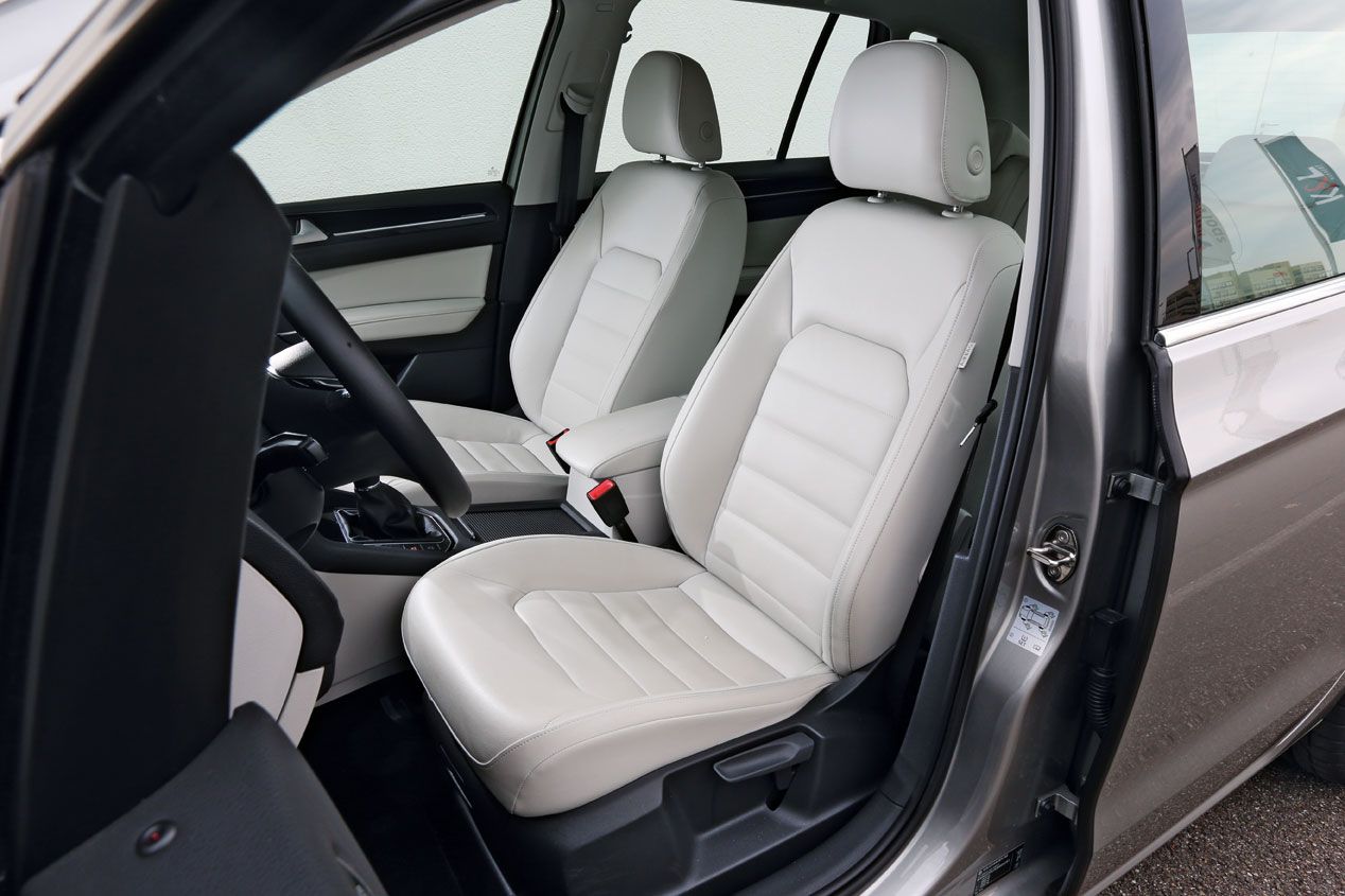 Comparativa: BMW 218d Active Tourer - VW Golf Sportsvan 2.0 TDi, cantidad y calidad