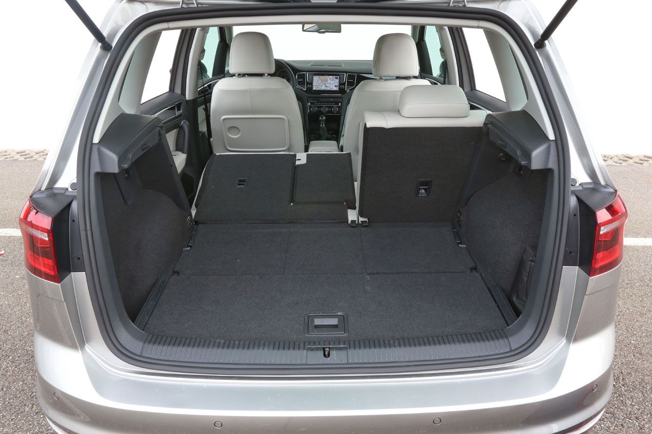 Comparativa: BMW 218d Active Tourer - VW Golf Sportsvan 2.0 TDi, cantidad y calidad