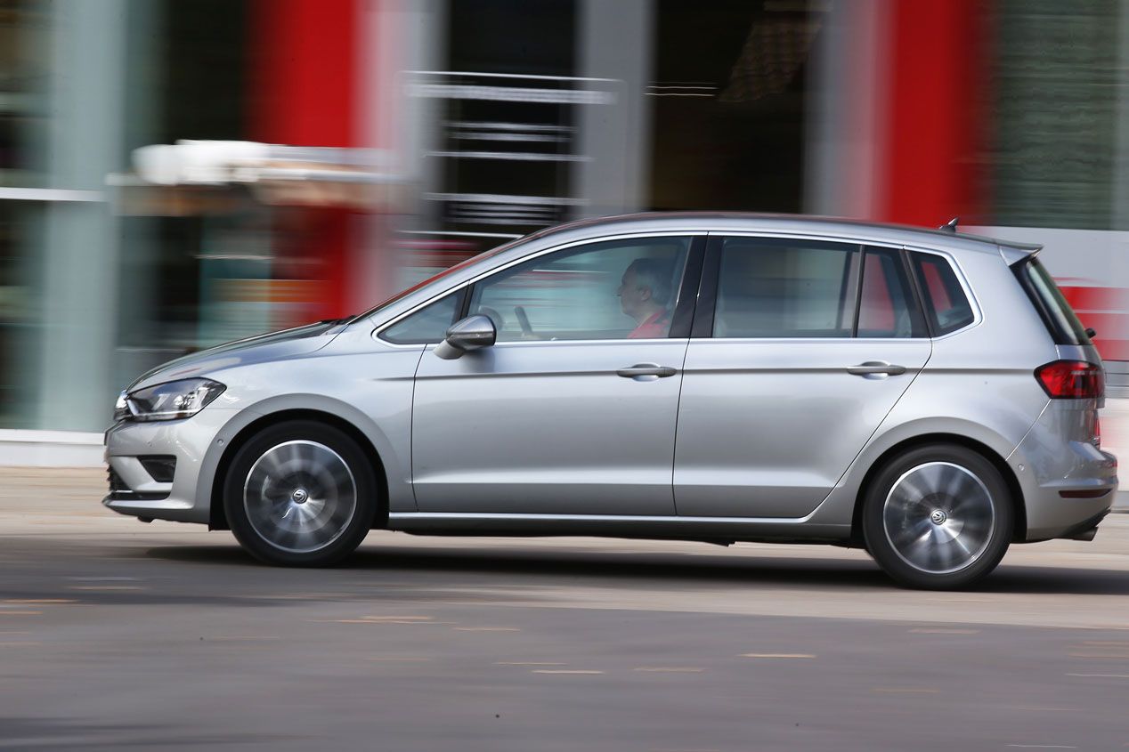 Comparativa: BMW 218d Active Tourer - VW Golf Sportsvan 2.0 TDi, cantidad y calidad