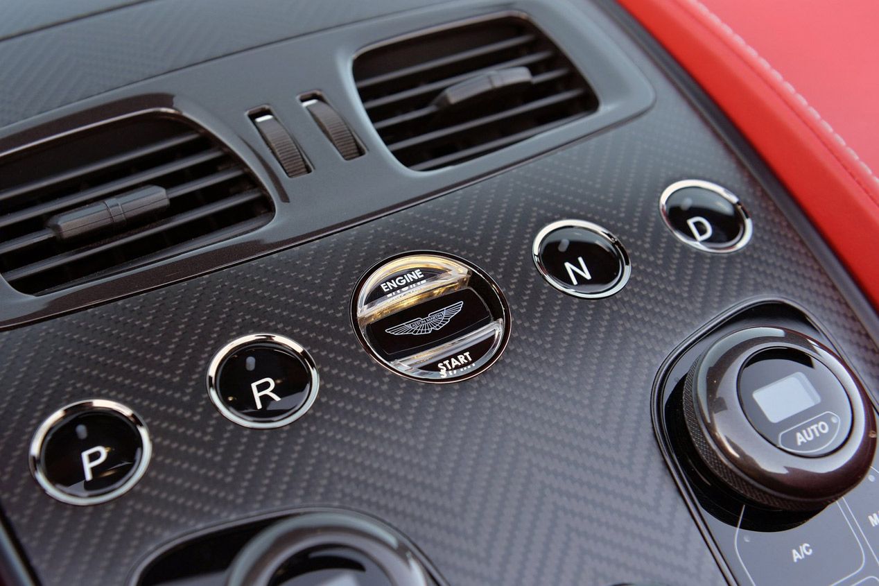 Aston Martin Vanquish Volante 2015
