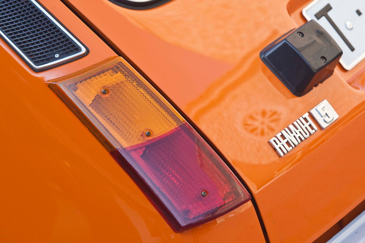 Seat 127, Renault 5 y Ford Fiesta: sensacional cartel