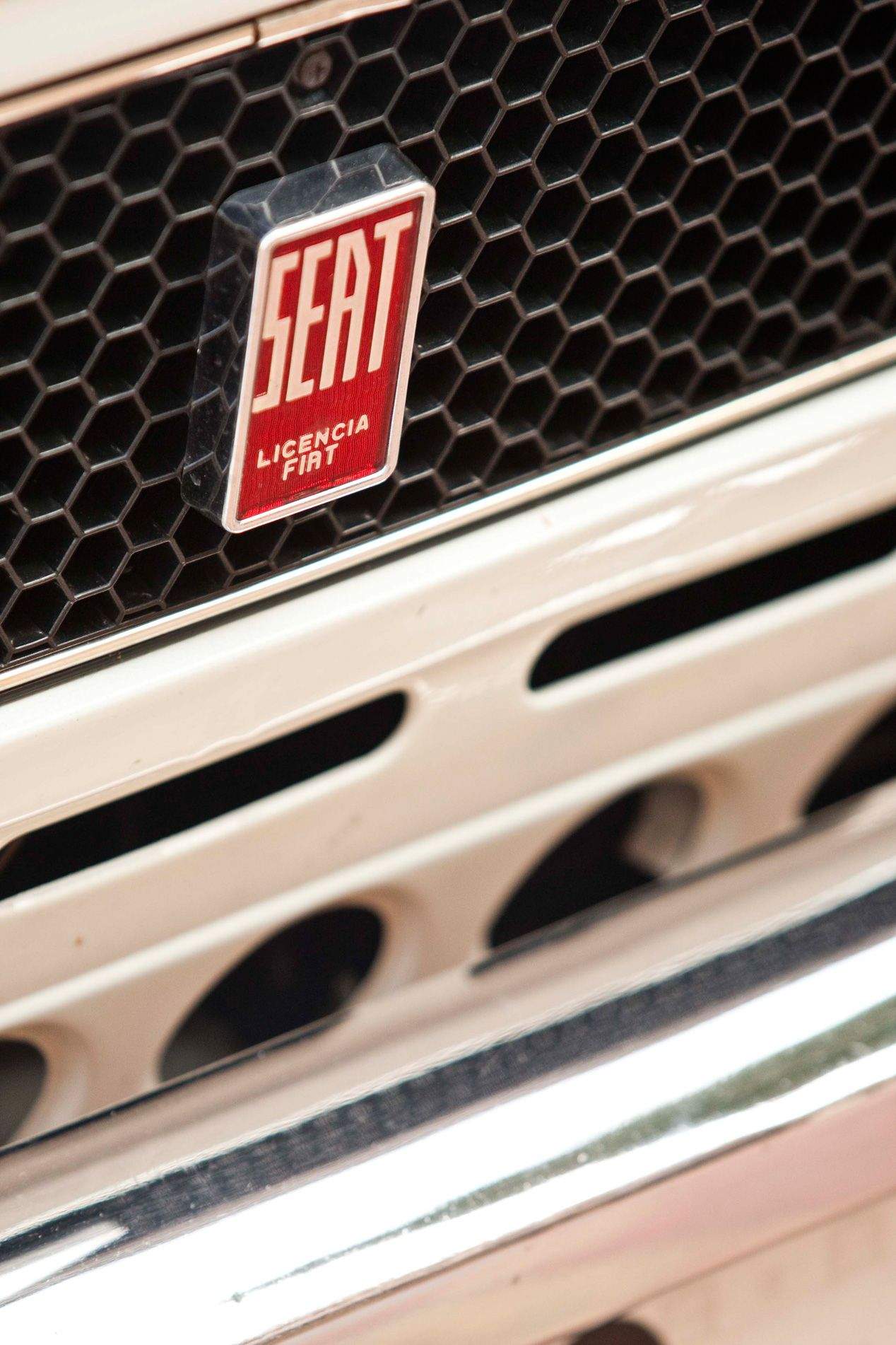 Seat 127, Renault 5 y Ford Fiesta: sensacional cartel