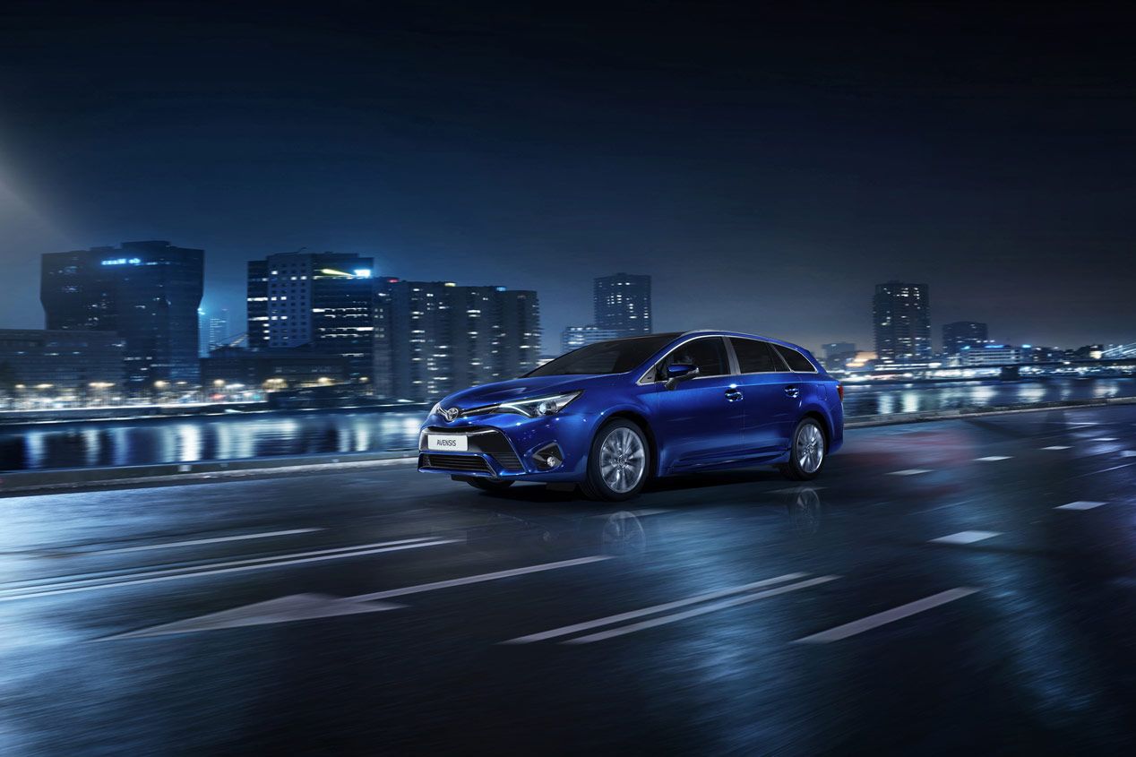Toyota Avensis 2015