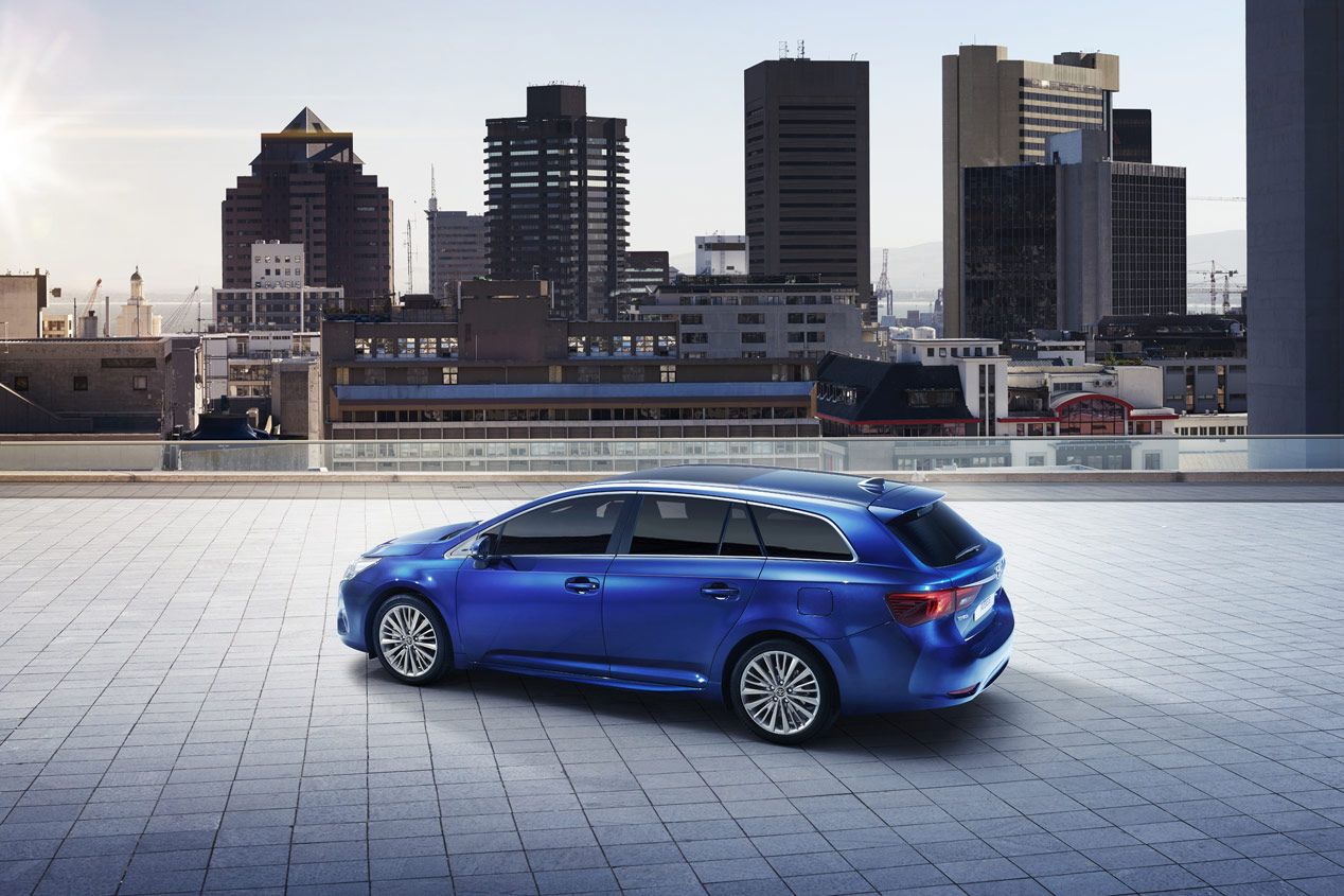 Toyota Avensis 2015