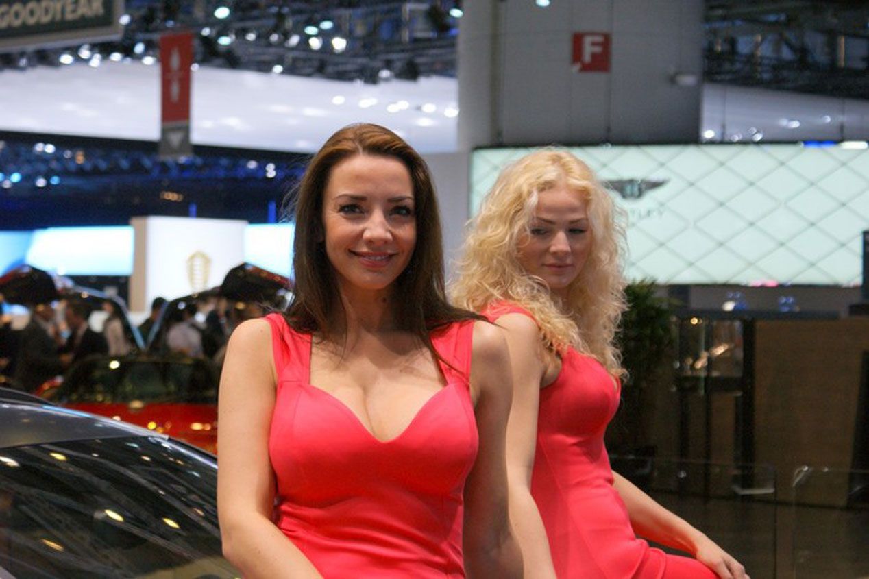 Las chicas más espectaculares del Salón de Ginebra 2015