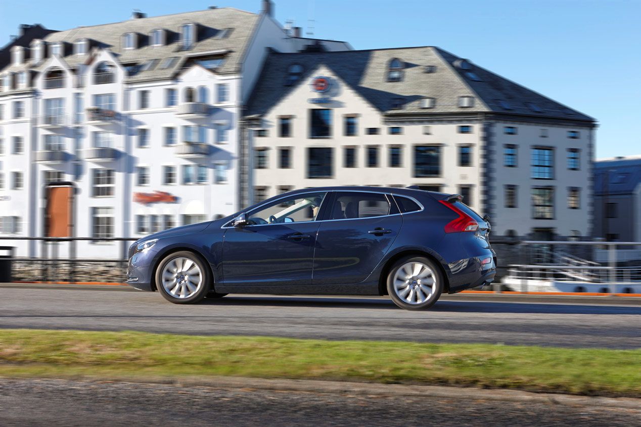 Volvo V40, seguridad y calidad en el asfalto