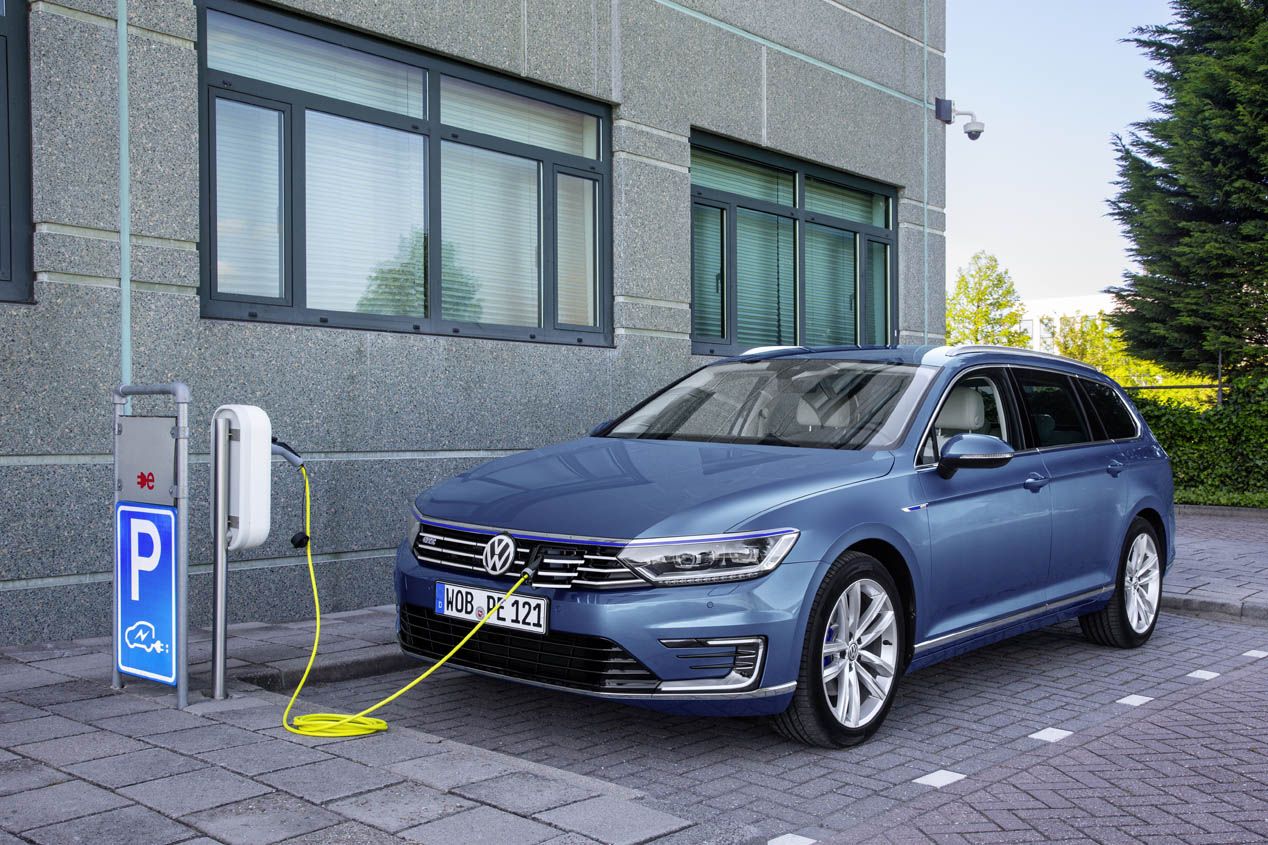 Contacto: Volkswagen Passat GTE, la berlina que menos consume