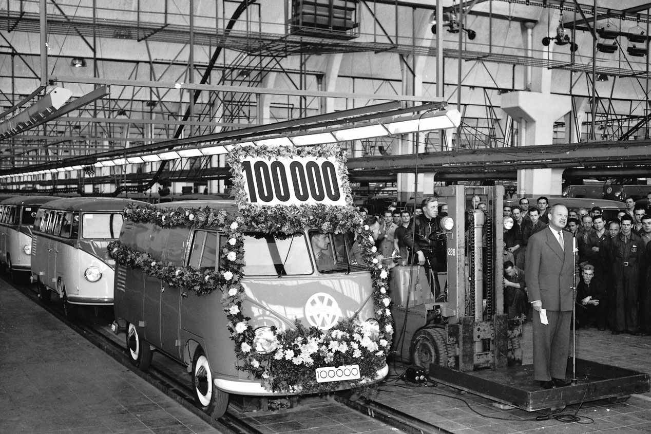 65 años del Volkswagen Bulli, la popular furgoneta 'flower power'