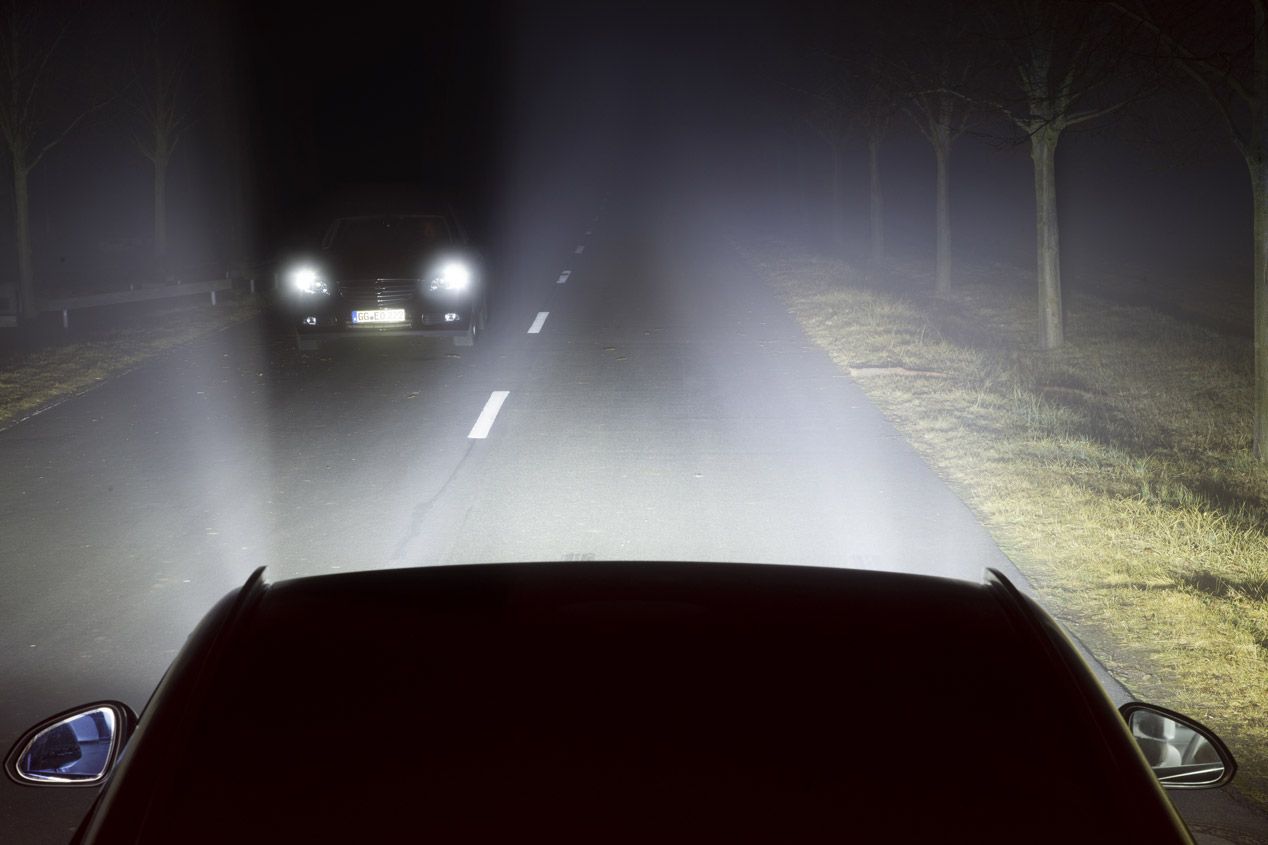 Nueva tecnología AFL  de iluminación adaptativa de Opel