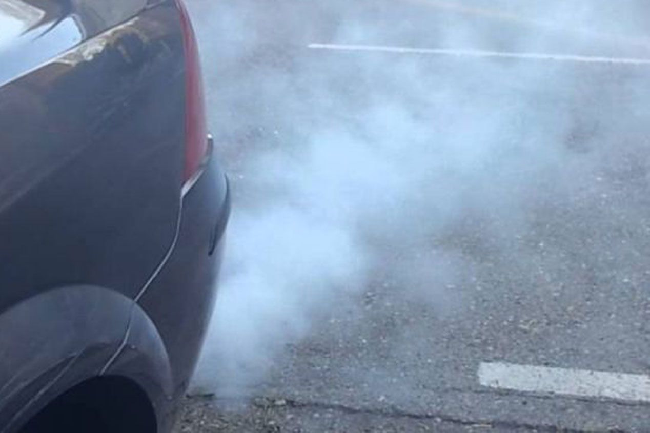 Colores del humo de escape: significados y averías