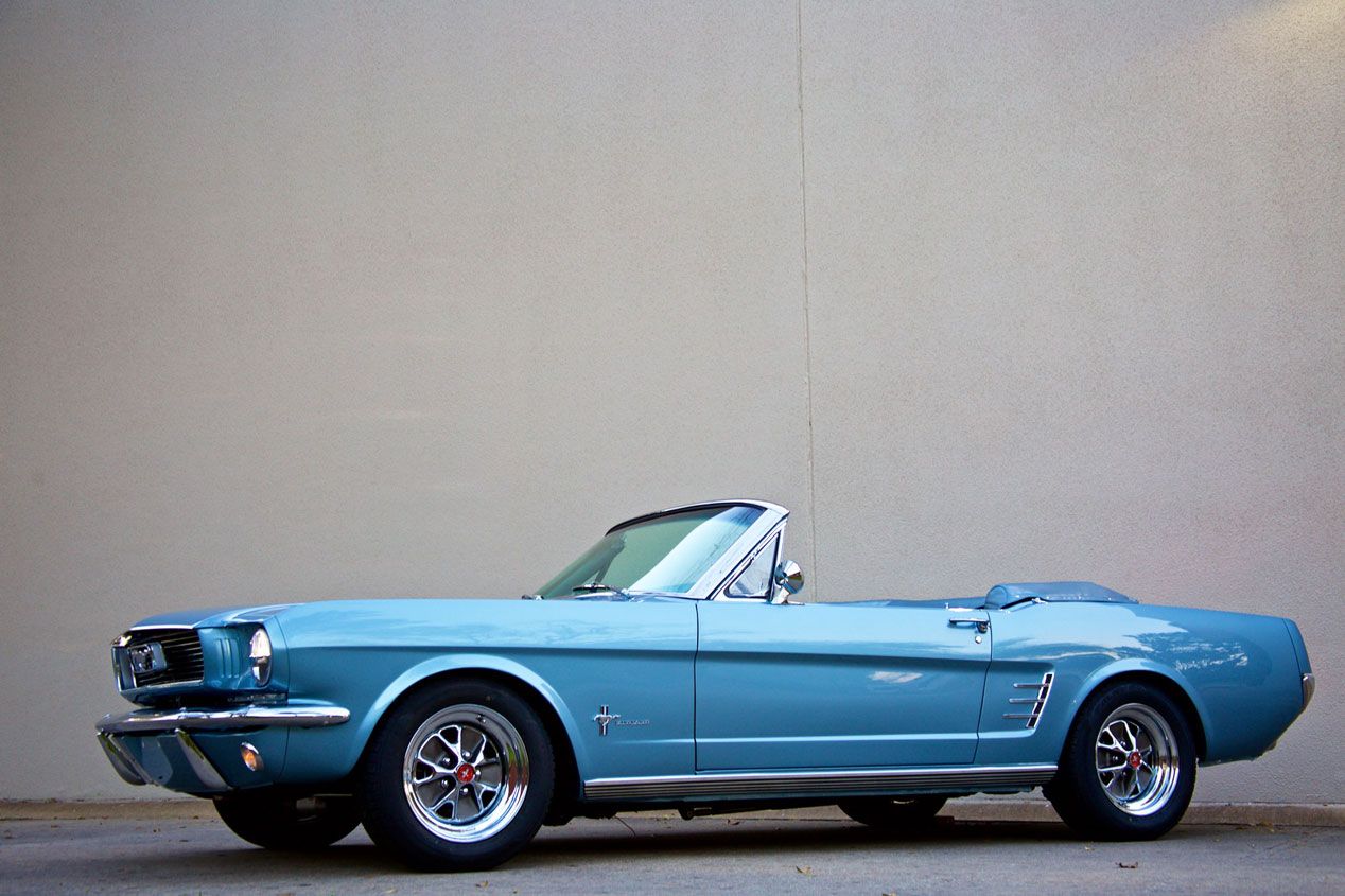 Revology Cars y su Ford Mustang retro-moderno