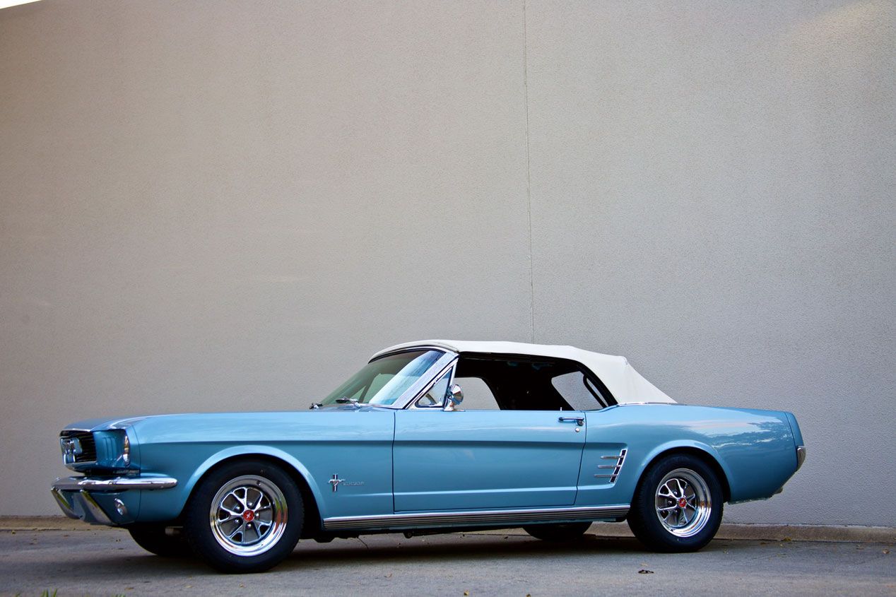 Revology Cars y su Ford Mustang retro-moderno