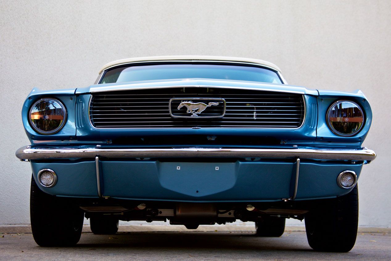 Revology Cars y su Ford Mustang retro-moderno