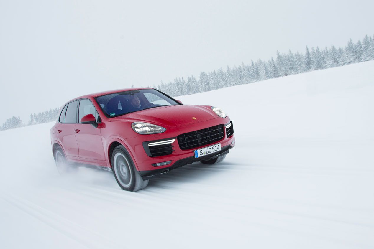 Contacto: Porsche Cayenne Turbo S, 570 CV bajo un SUV