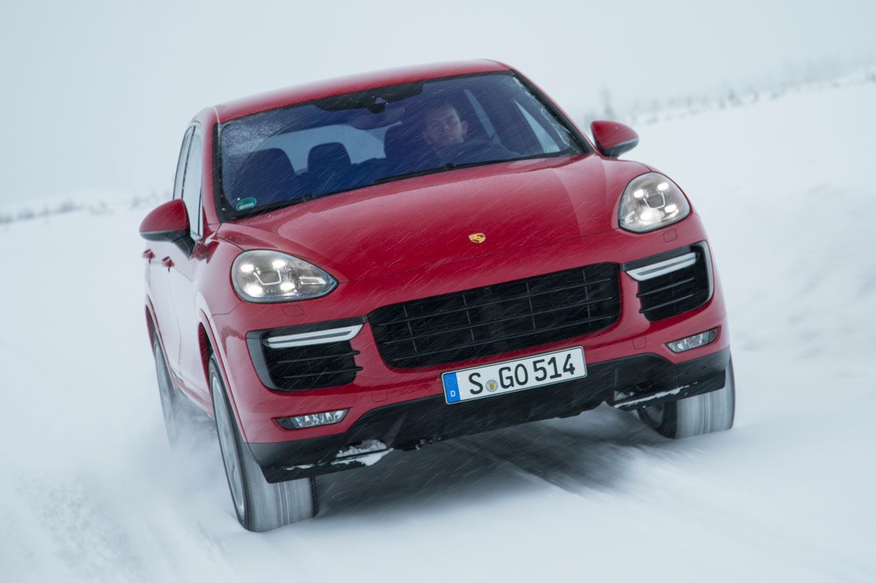 Contacto: Porsche Cayenne Turbo S, 570 CV bajo un SUV