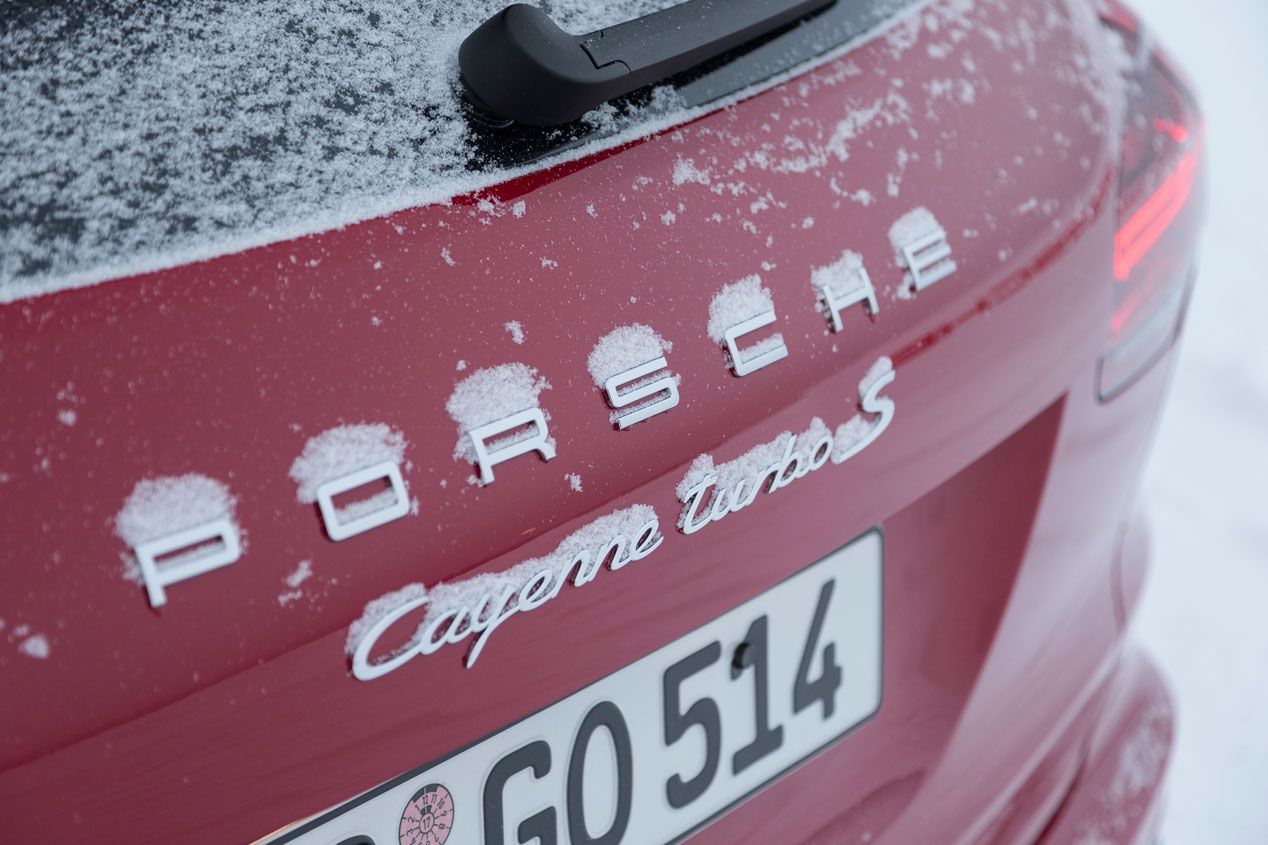 Contacto: Porsche Cayenne Turbo S, 570 CV bajo un SUV