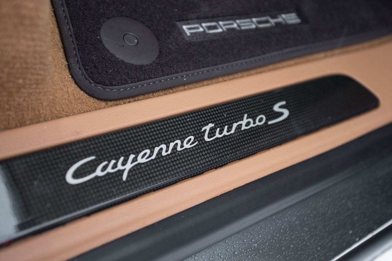 Contacto: Porsche Cayenne Turbo S, 570 CV bajo un SUV