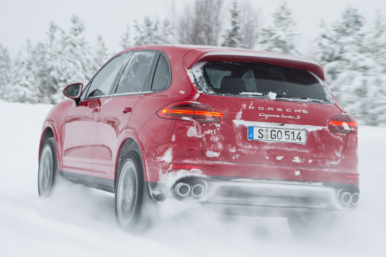 Contacto: Porsche Cayenne Turbo S, 570 CV bajo un SUV