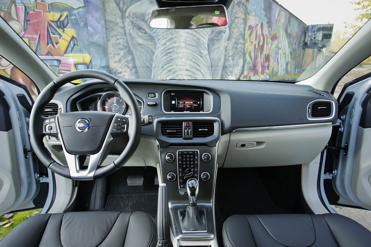 Comparativa: Volkswagen Golf GTD vs Volvo V40 D4