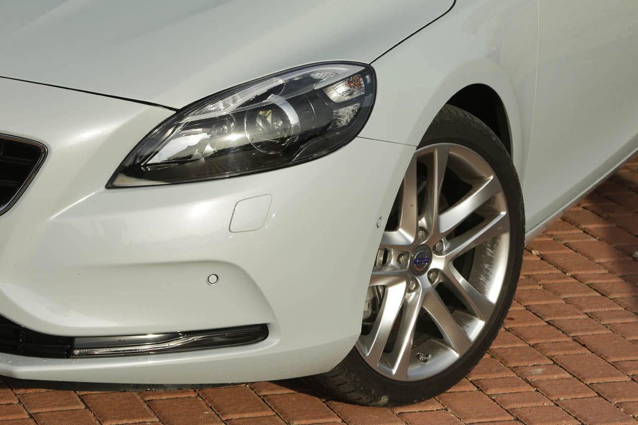 Comparativa: Volkswagen Golf GTD vs Volvo V40 D4