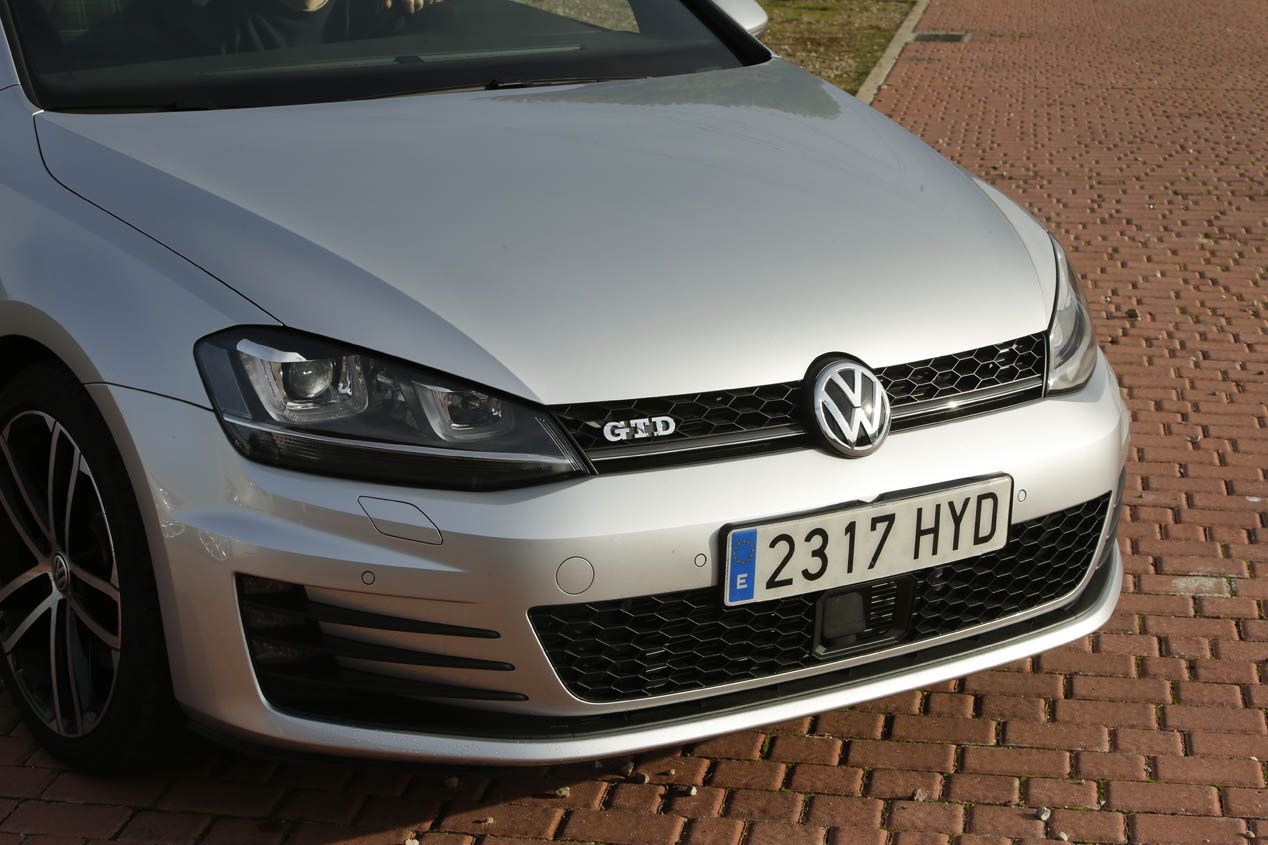 Comparativa: Volkswagen Golf GTD vs Volvo V40 D4