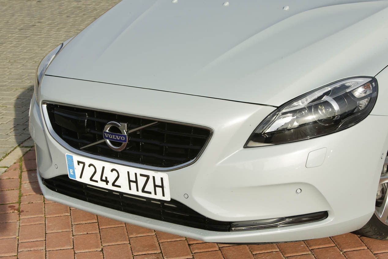 Comparativa: Volkswagen Golf GTD vs Volvo V40 D4