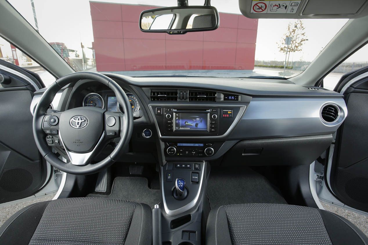 Comparativa: Citroën C4 PureTech 130 vs Renault Mégane TCe 130 y Toyota Auris Hybrid